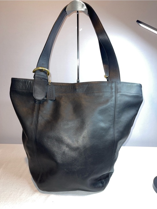 Coach Handbags - Coach 5DH-4082 Vintage 90s Black Glove Tanned Leather Tote Bag made in the USA